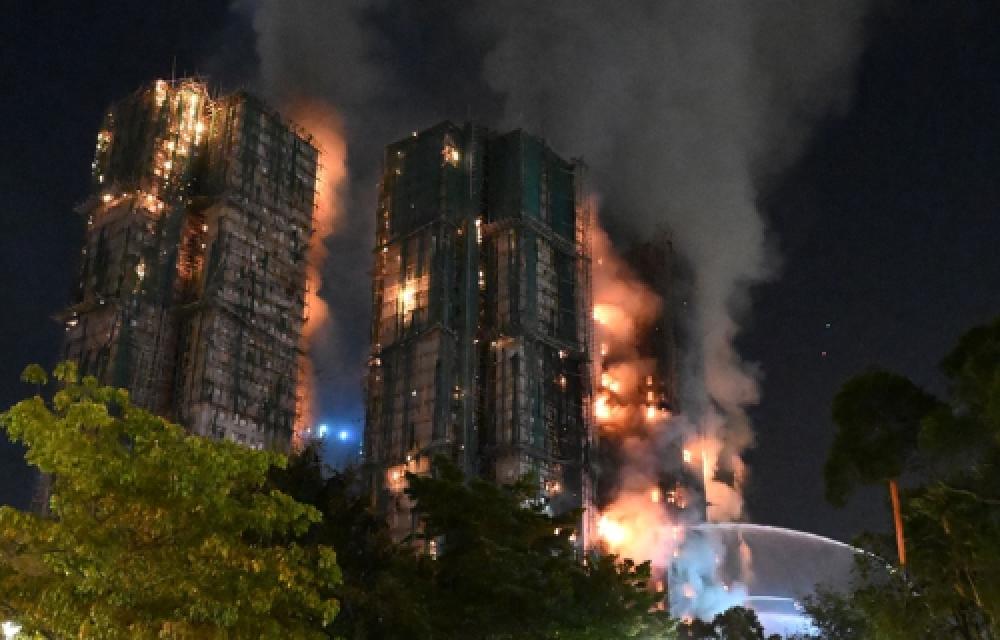 لە هۆنگکۆنگ ئاگر لە 8 بینای نیشتەجێبوون کەوتەوە و 36 کەس کوژران