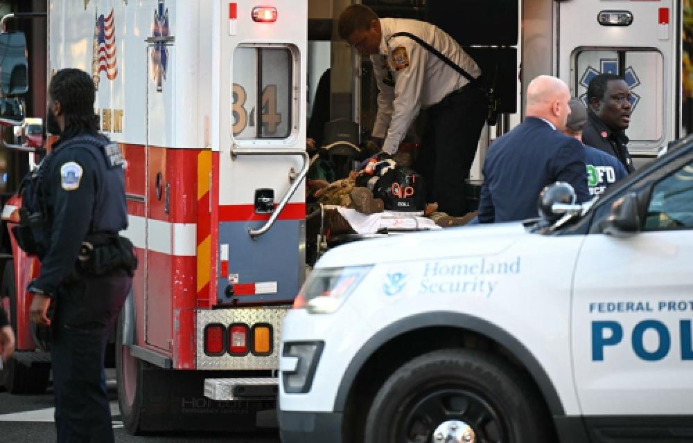 لە نزیک کۆشکی سپیی ئەمریکا تەقە کرا و چەند کەسێک بریندارن