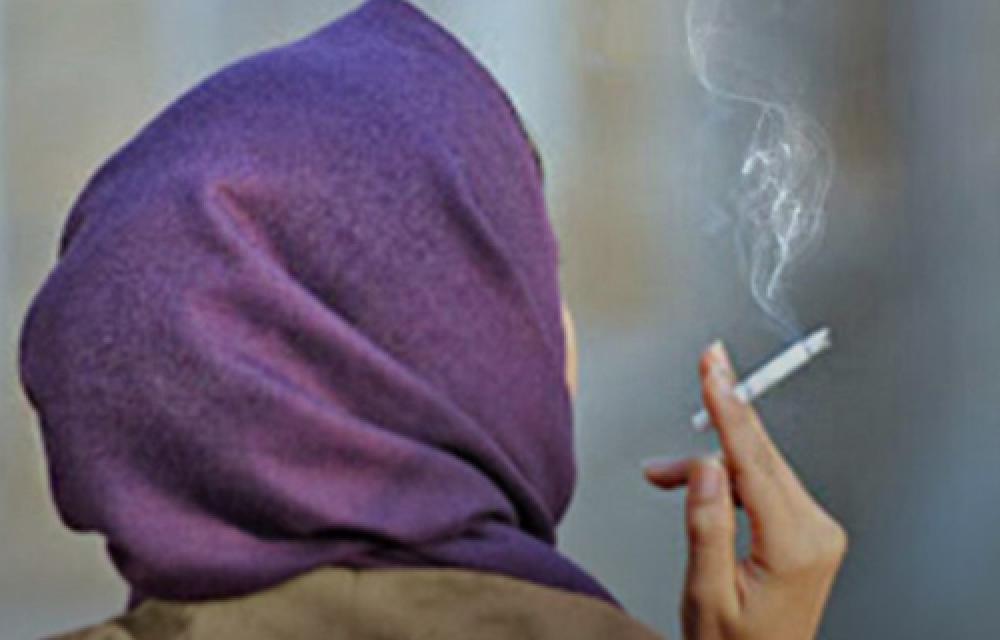 دبیرکل جمعیت مبارزه با استعمال دخانیات در ایران روز چهارشنبه خبر داد که سیگار کشیدن در میان دختران ۱۲ تا ۱۵ ساله «۱۳۳ درصد» افزایش داشته است.