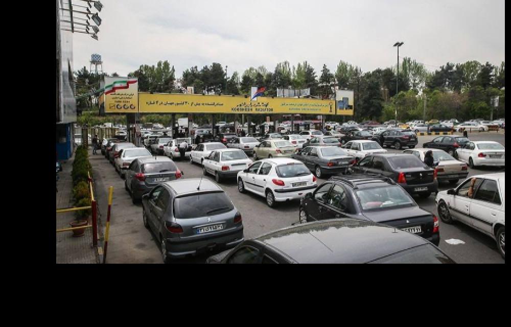 ادامه کمبود سوخت و صفهای طولانی در  مقابل پمپ بنزینها در تهران و سایر شهرها