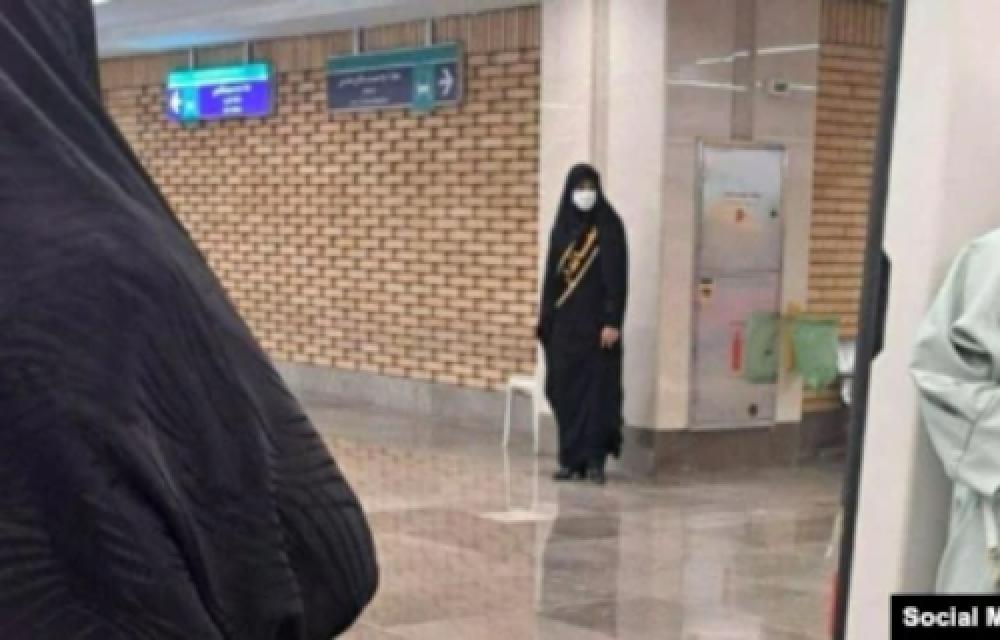 سه نفر به دلیل واکنش به تذکر حجاب اجباری در یکی از ایستگاه‌های مترو در تهران بازداشت شدند