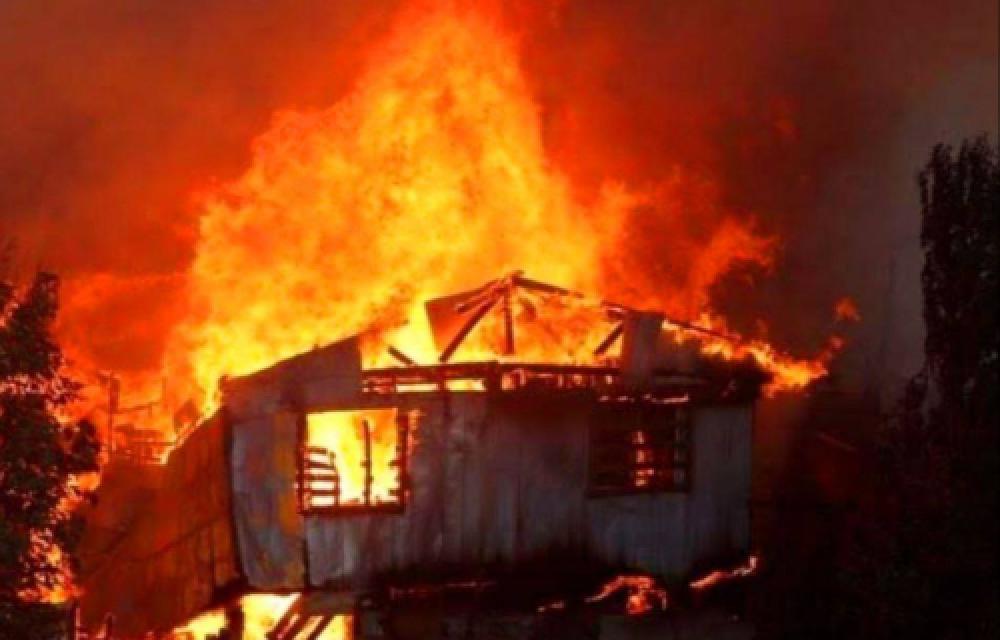 کشته و زخمی شدن د‌و کارگر در آتش‌سوزی کانکس کارگران در میاندوآب